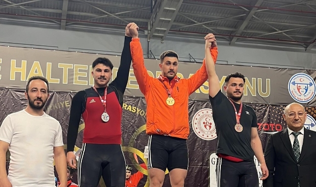 Erzincanlı Halterci Özbay, Türkiye birincisi oldu