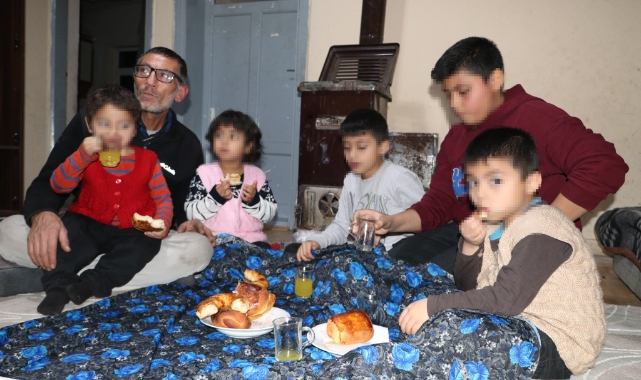 Eşi evi terk eden baba, 6 çocuğuyla baş başa kaldı