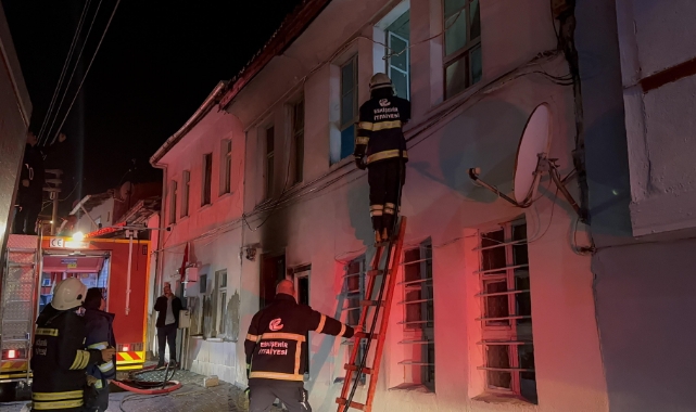 Eskişehir’de 2 katlı evde çıkan yangın söndürüldü