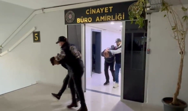 Evlenmesine izin verilmedi! Kız arkadaşı ve annesini vurdu
