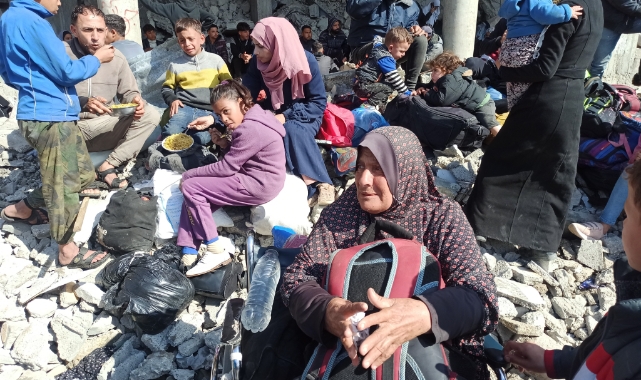 Evlerine dönmek isteyen Filistinlilerin bekleyişi sürüyor