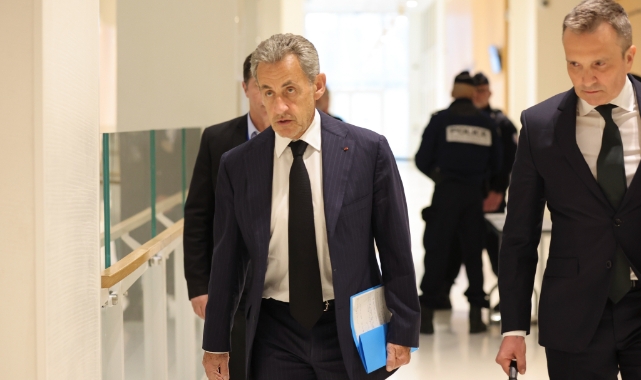 Fransa Cumhurbaşkanı Sarkozy'nin yargılandığı dava başladı