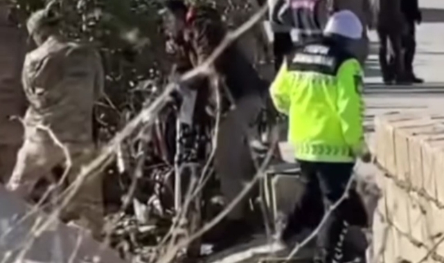 Gaziantep'te motosiklet ağaca çarptı: 2 ölü