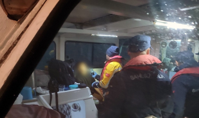 Gezi teknesinde rahatsızlanan vatandaşa tıbbi tahliye
