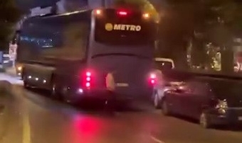 Güngören'de 16 yaşındaki çocuk otobüs kaçırdı, araçlara çarptı