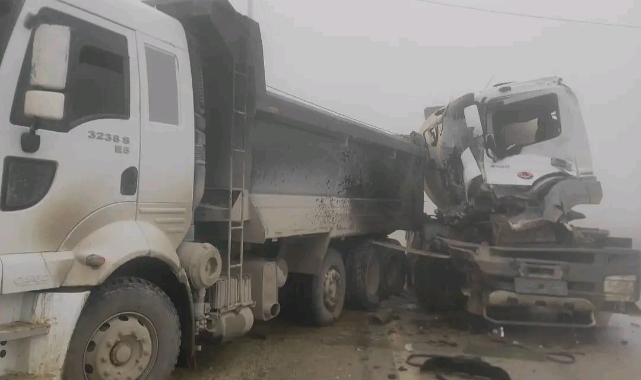 Hafriyat kamyonu ile beton mikseri çarpıştı: 2 yaralı