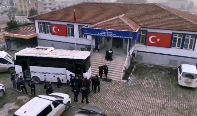 Hatay'da göçmen kaçakçılarına operasyon! 59 göçmen yakalandı
