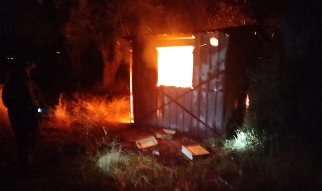 Havran’da boş baraka alevlere teslim oldu