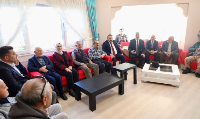 Huzur evindeki yaşlı çınarlarla bir araya geldiler
