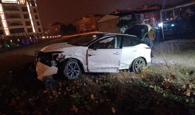 İki araca çarptı, kazadan yara almadan kurtuldu
