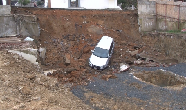 İstanbul'da toprak kayması! Bina tahliye edildi