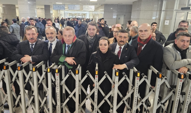 İYİ Parti heyeti Ümit Özdağ destek için Çağlayan Adliyesi'nde