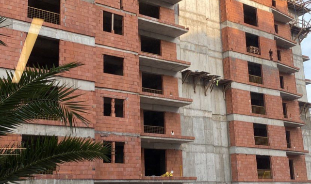 İzmir'de 6'ncı kattan düşen işçi hayatını kaybetti