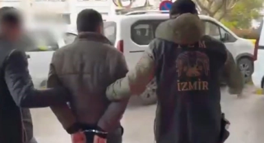İzmir'de PKK operasyonu! Şüphelinin açmadığı kapı koçbaşıyla kırıldı