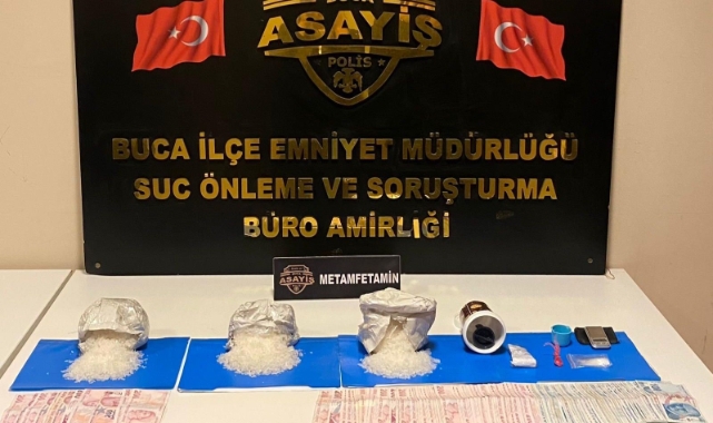 İzmir'de uyuşturucuya 2 gözaltı