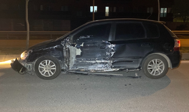 İzmit'te 3 araçlı zincirleme trafik kazası: 4 yaralı