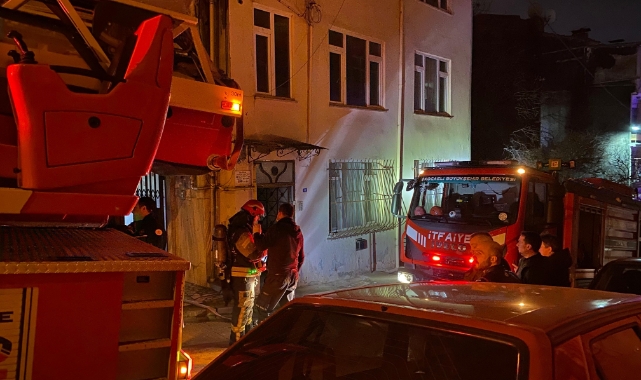 İzmit'te 4 katlı binada yangın! 2 kişi dumandan etkilendi