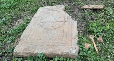 İznik'te çiftçi tarlasını sürerken lahit buldu