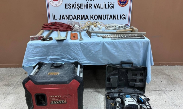 Kaçak kazı yapan şahısa jandarmada suç üstü