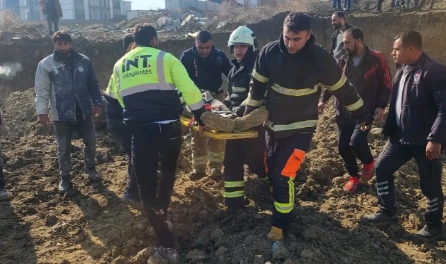 Kamyonet çukura düştü 4 kişi yaralandı