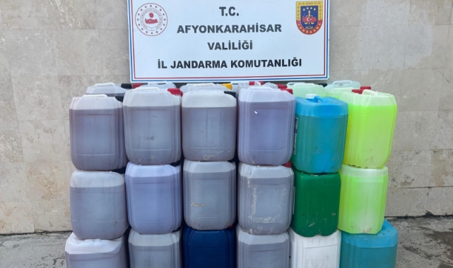 Kamyonette binlerce litre taklit temizlik ürünü ele geçirildi