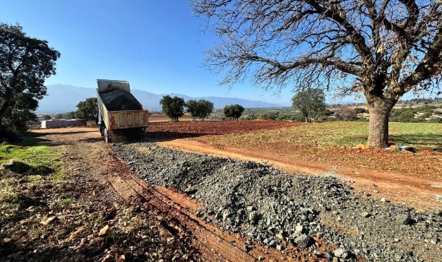 Karacasu’da yol çalışmaları sürüyor