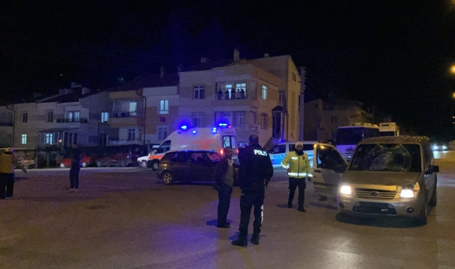 Karaman'da hafif ticari araç elektrikli bisiklete çarptı: 2 yaralı
