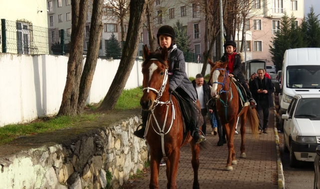 Karne almaya atla geldiler