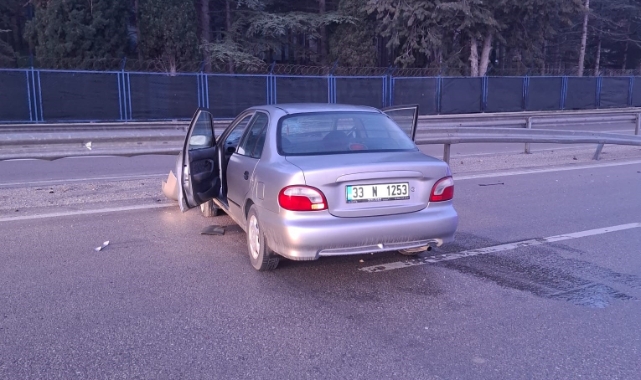 Kayganlaşan yolda otomobil bariyerlere çarptı: 1 yaralı