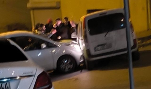 Kaza sonrası tekme tokat kavga ettiler