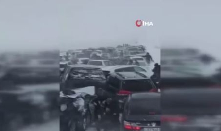 Kazakistan'da zincirleme kazada 95 araç çarpıştı!