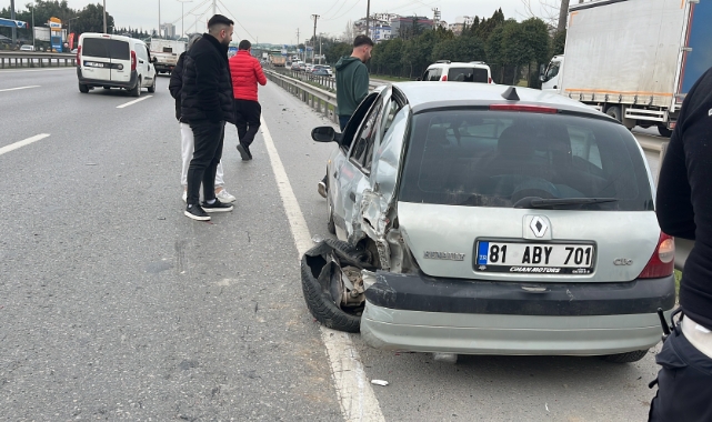 Kocaeli'de 2 otomobil çarpıştı! 3 yaralı
