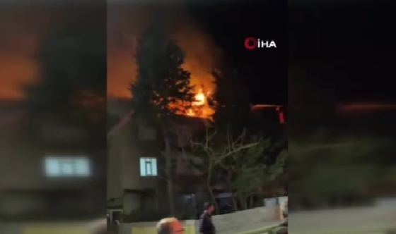 Kocaeli'de 3 katlı binanın çatısında yangın