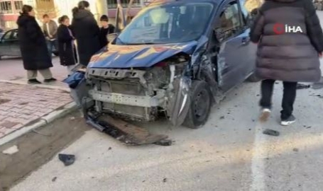 Konya'da iki araç çarpıştı!