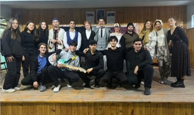 Köyceğiz’de öğrencilerden tiyatro gösterisi