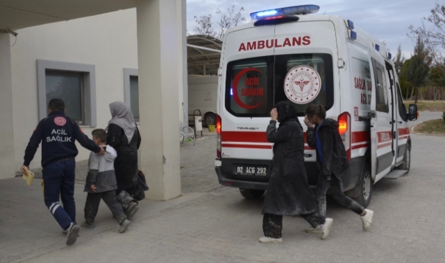 Lastiği patlayan minibüs şarampole girdi! 4 kişi yaralandı