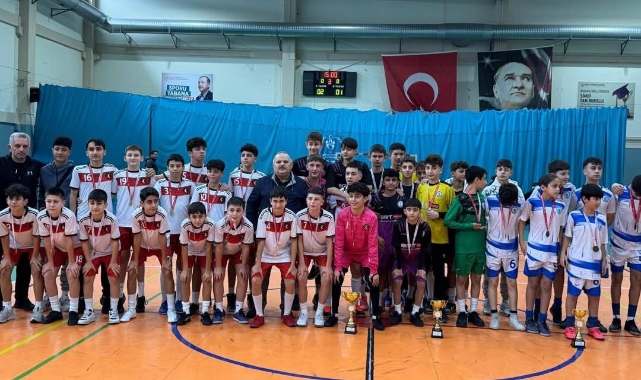 Macide Gazioğlu Kükürtlü Ortaokulu’ndan 1 günde 3 şampiyonluk
