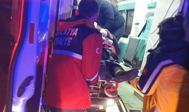 Malatya’da kontrolden çıkan araç refüje çarptı!