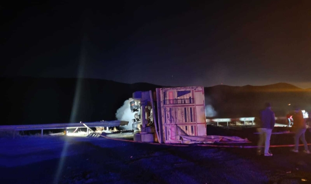 Malatya'da TIR ile traktör çarpıştı: 3 yaralı
