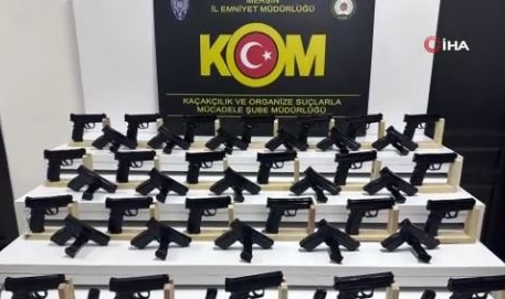 Mersin'de kaçak 40 tabanca ele geçirildi!