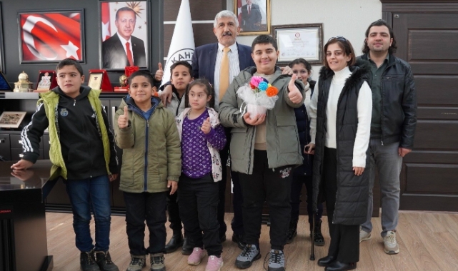 Mevlana Ortaokulu’nun özel öğrencilerinden anlamlı ziyaret