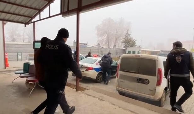 Milyonluk bakır kablo hırsızlığı polise takıldı