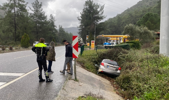 Muğla'da otomobil kanala uçtu!