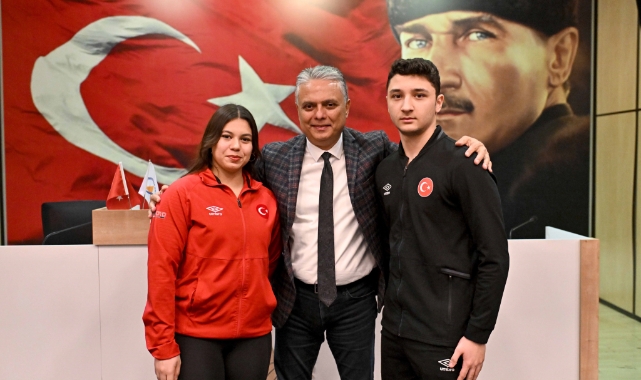 Muratpaşa'dan Halter ve Karate şampiyonlarına ödül