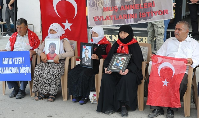 Muş'ta aileler evlat nöbetini sürdürüyor