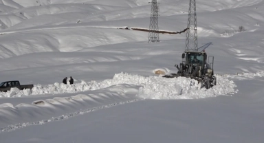 Muş’ta kar ve tipi nedeniyle kapanan köy yolları ulaşıma açıldı