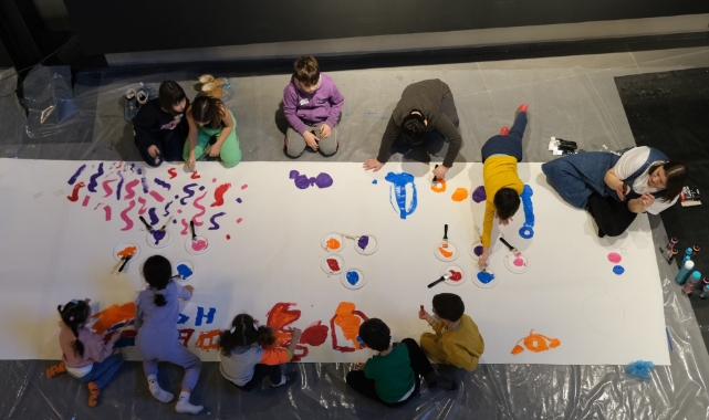 Nilüfer'de çocuklar kolektif sanat üretimini öğreniyor