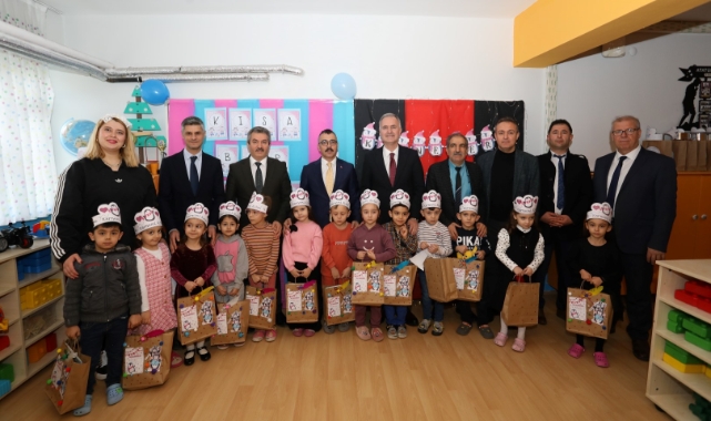 Öğrenciler karne heyecanını İnegöl protokolüyle yaşadı