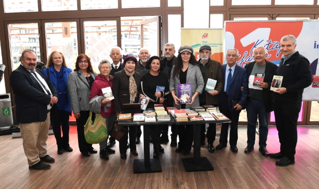 Osmangazi'de şairler ve yazarlar kitaplarını kütüphaneye bağışladı