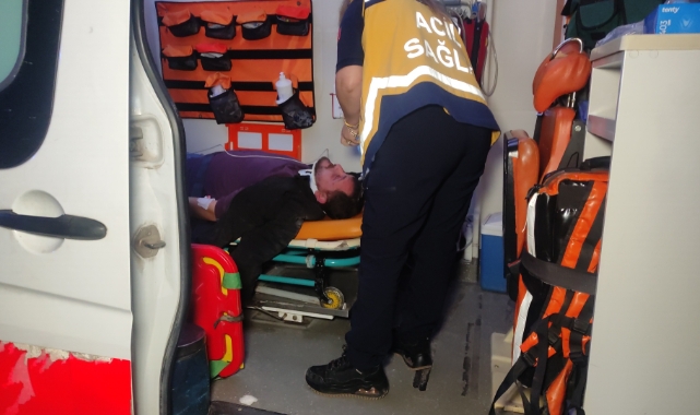 Otomobil, TIR'ın altına girdi: 2 yaralı